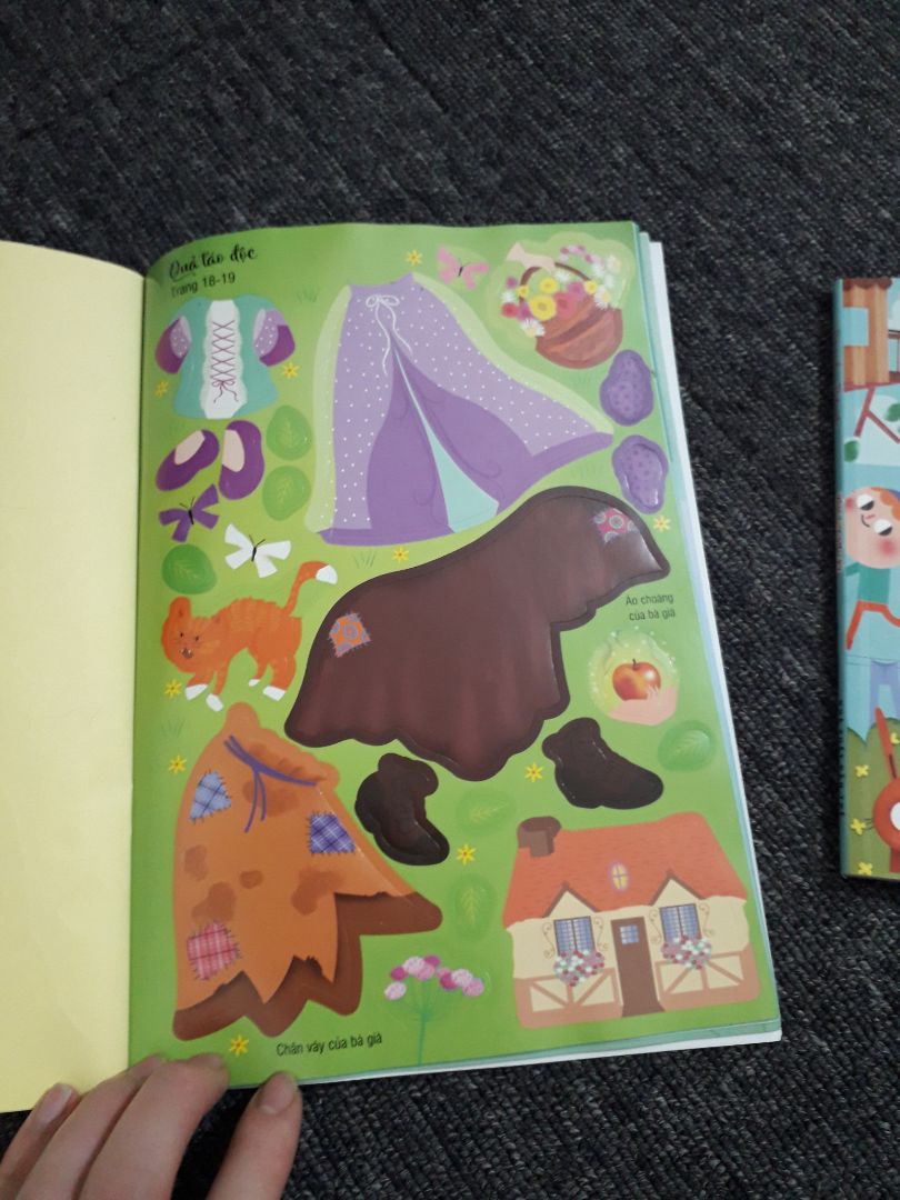 sách rất đẹp, hình dán nhiều, con rất thích. sách bóc dán của Đinh Tị luôn đỉnh, chưa khi nào làm mình thất vọng. 
sẽ mua thêm những cuốn khác trong bộ.