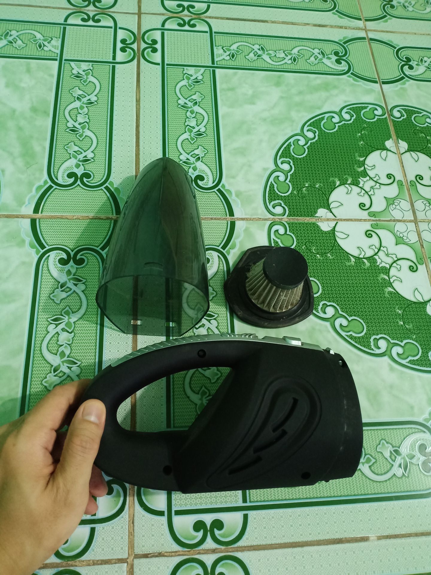 Sản phẩm như hình. Máy hoạt động tốt. Công suất vừa đủ để hút bụi và chất bẩn  thường thấy trên ô tô. Pin sạc xong dùng khá lâu mới phải sạc lại.