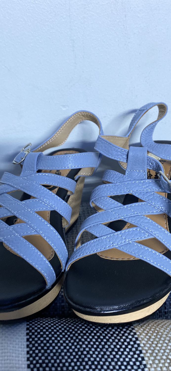 giày rẻ , đẹp , chắc chắn , hơn mong đợi