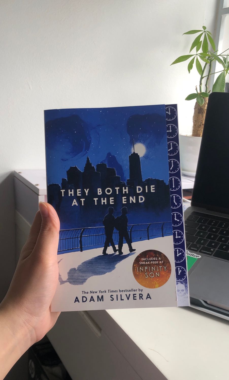 sách mới tinh có bọc nilon bên ngoài đặt hôm trước hôm sau nhận được luôn rồi