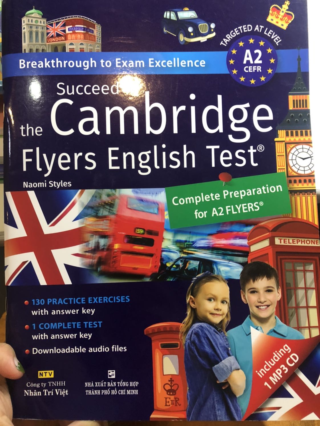 Sách cực kỳ bổ ích và dễ sử dụng. 
Có kèm CD và Answers key. 
Sách chia riêng ra từng phần reading và listening - speaking. Giúp các bé dễ dàng tự ôn tập