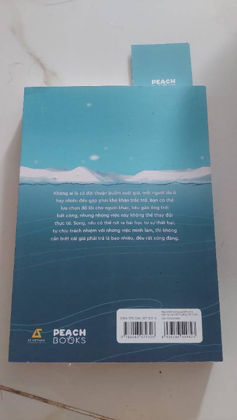 Chưa đọc nên chưa đánh gúa nội dung được, nhưng hình thức đẹp, đóng gói cẩn thận, có bookmark, cảm ơn Tiki