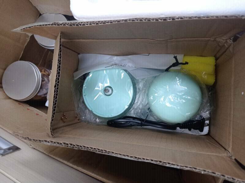 Cối xay êm cực nha mn, k biết bền không nhưng xay thịt mịn, dao sắc, mình chẳng may chạm đứt tay luôn. Được tặng kèm cây rửa và dao nhựa. Mẹ nên mua để làm đồ ăn cho bé nhé.