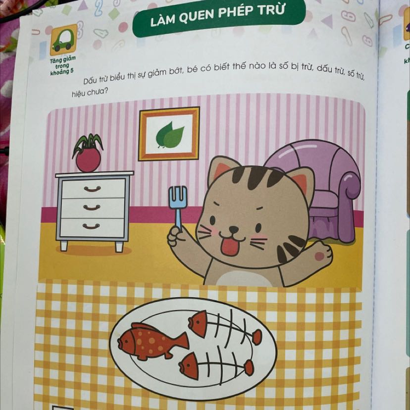 Bìa bóng đẹp. Bên trong sách in rõ ràng. Sách trang trí các hình vẽ rất phù hợp với lứa tuổi của các bé. Bé hứng thú khi giải các bài toán trong này.