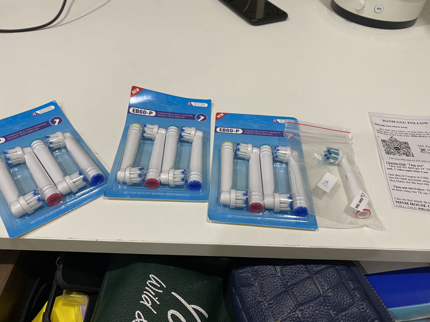 Shop giao hàng rất nhanh chóng. 
Shop đóng gói rất cẩn thận. 
Có nhiều quà tặng bất ngờ. Hấp dẫn. 
Sẽ ủng hộ shop dài dài