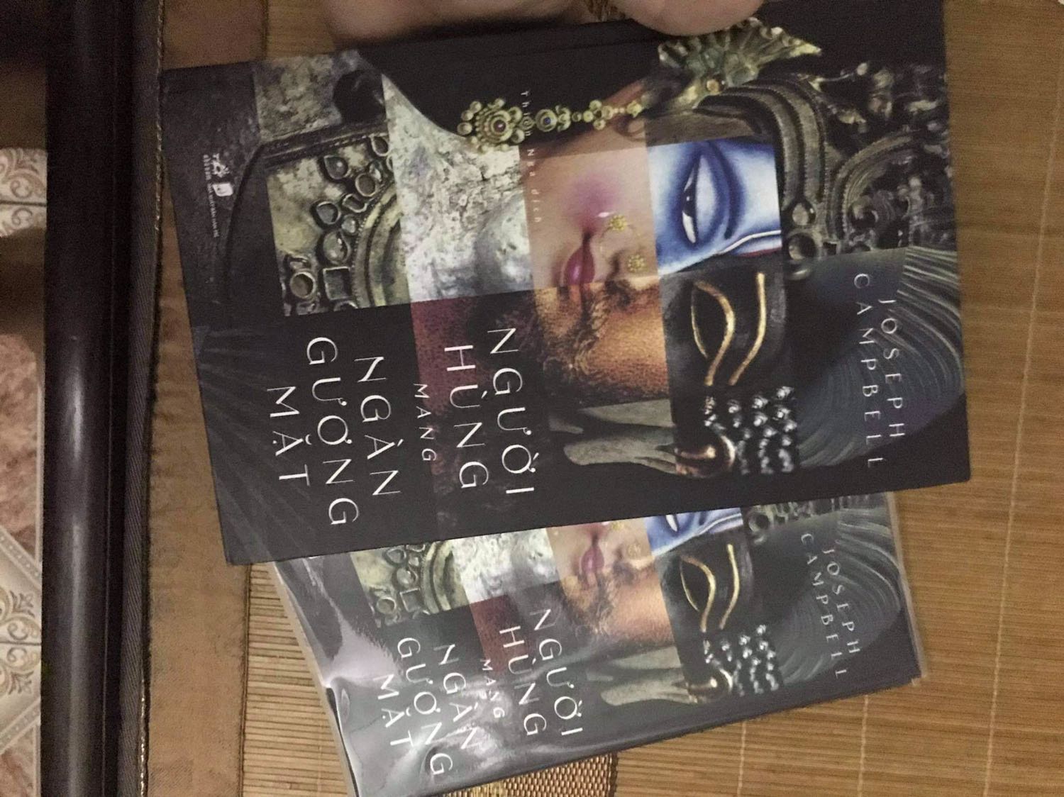 Sách giao đến đẹp, không bị hư hại gì. Bookcare cũng chắc chắn. Giao hàng khá là nhanh nhất là đang dịch nữa. Còn về nội dung mình sẽ cập nhật sau.