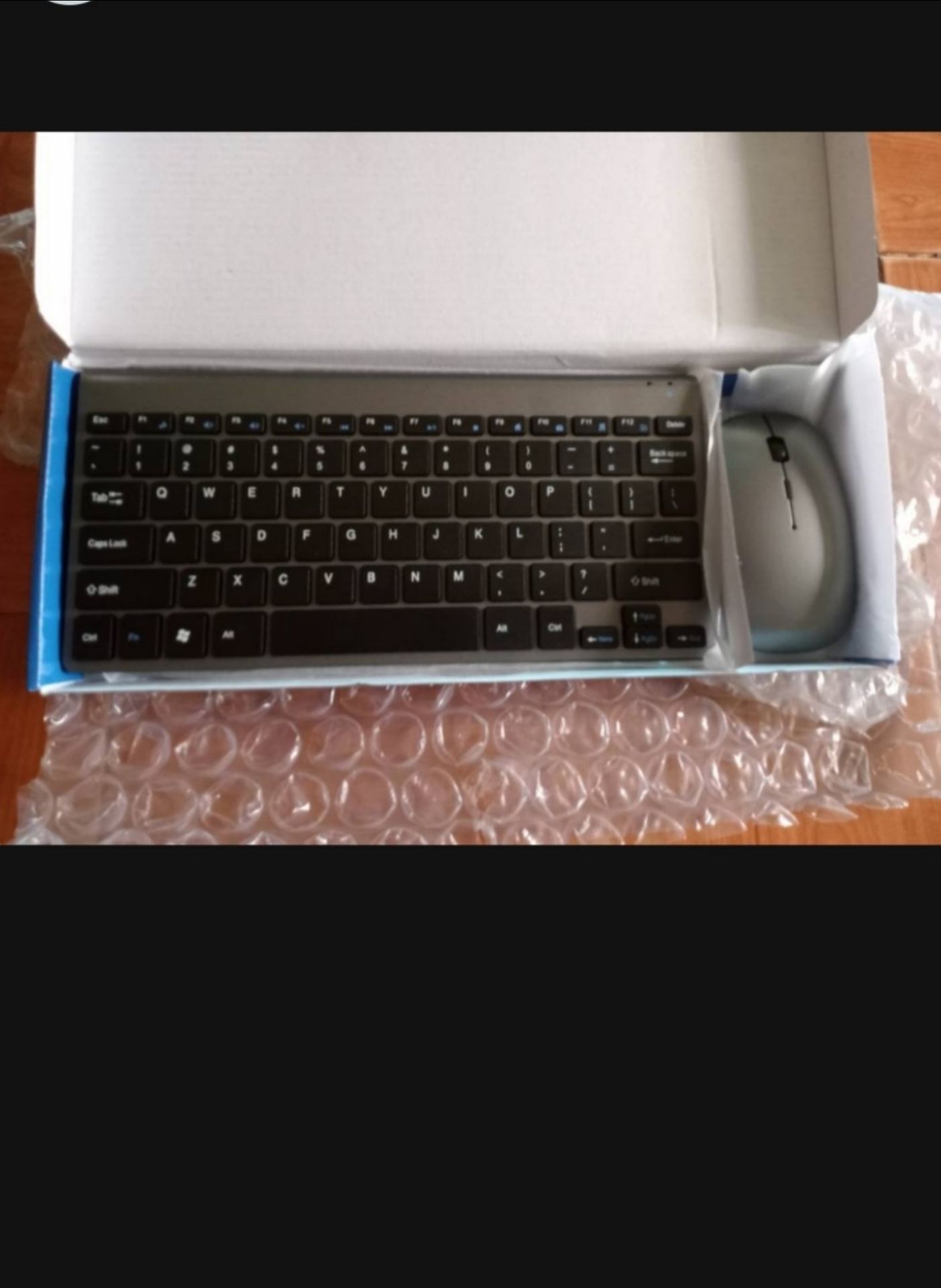 Sản phẩm dùng ok, kết nối ổn định, chuột và bàn phím nhạy, bàn phím bấm êm. Hình thức đẹp, Rất ok nha mọi người Sản phẩm dùng ok, kết nối ổn định, chuột và bàn phím nhạy, bàn phím bấm êm. Hình thức đẹp, Rất ok nha mọi người