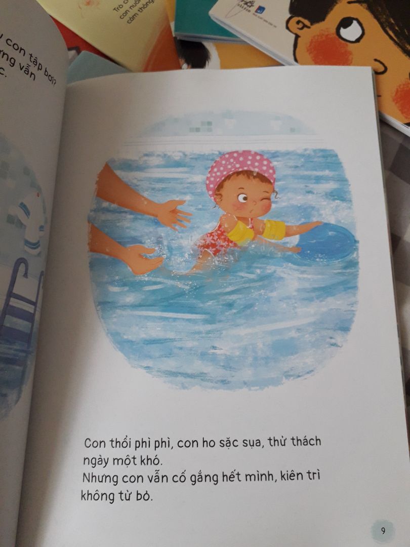 bộ sách rất hay và ý nghĩa giúp trẻ biết gọi tên cảm xúc của mình, biết cách giải quyết những cảm xúc tiêu cực.
Bộ sách phù hợp với trẻ 3 tuổi+.
tranh vẽ đẹp, màu sắc hài hòa.