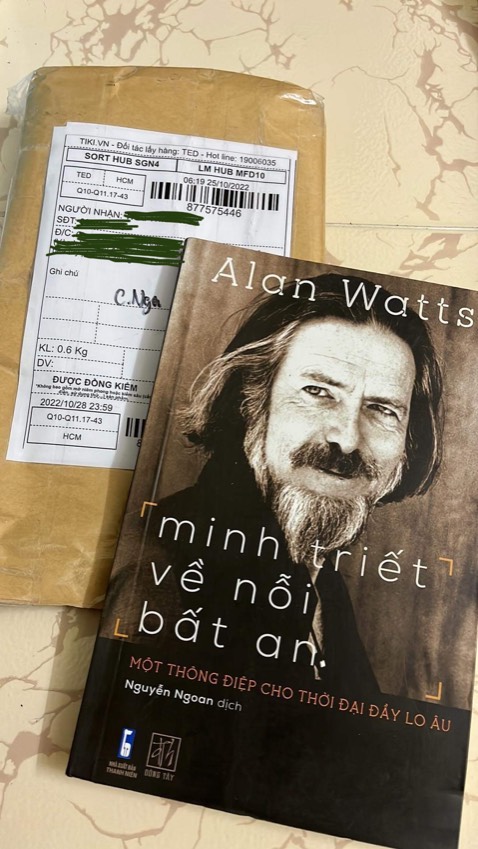 Sách mới đẹp. May mắn và rất vui vì kịp mua cuốn sách sót lại sau cùng của tiệm. Sách mới đẹp. May mắn và rất vui vì kịp mua cuốn sách sót lại sau cùng của tiệm.