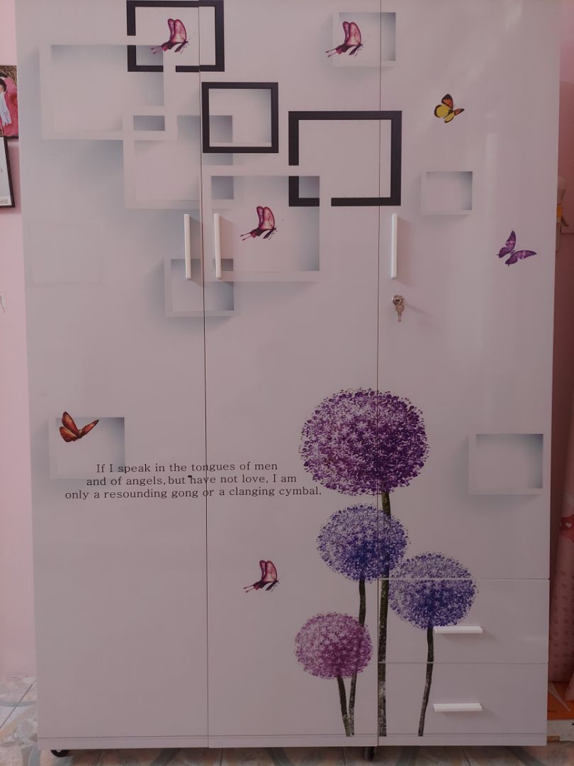 Hình 3D giao không giống trong hình đăng. Chất liệu nhựa mong manh, chỉ cần va chạm nhẹ là bị móp