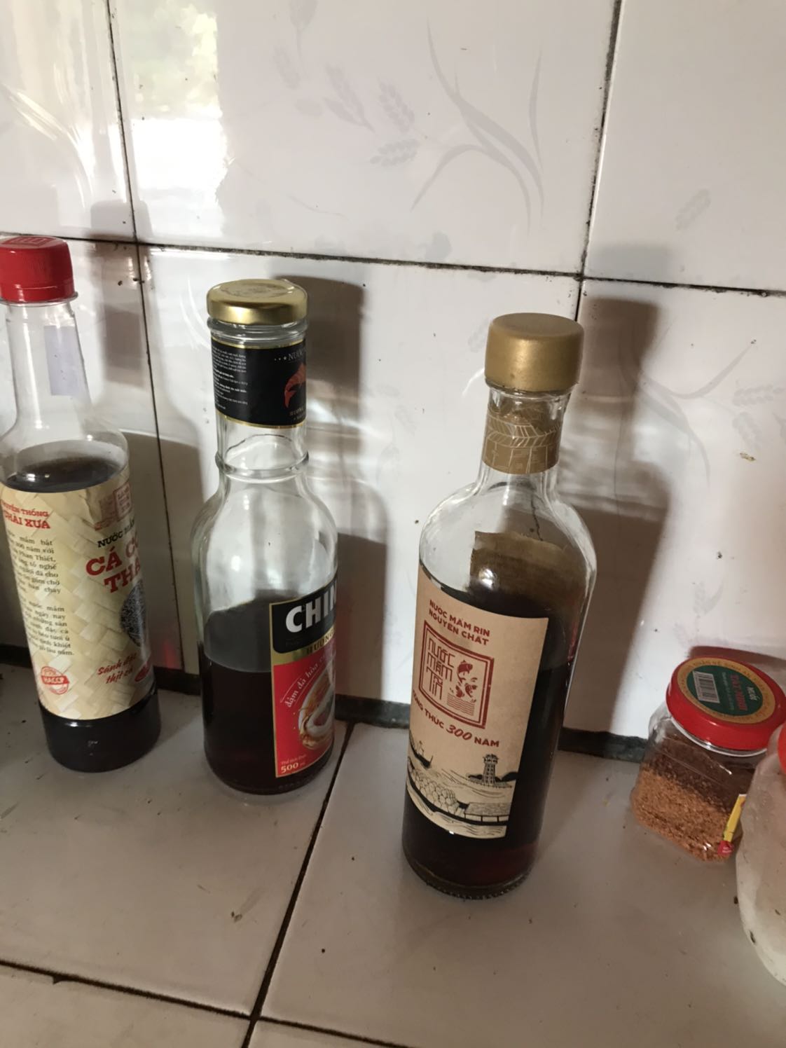 Đọc review khen nức nở mình mua thử. Nhưng chán hơn kì vọng của mình. Mắm mặn quá nên chỉ dùng để nấu ăn. Mắm mới rót ra thì màu đỏ, để đến chiều thì thành màu xanh. K xứng đáng với mức giá 160k