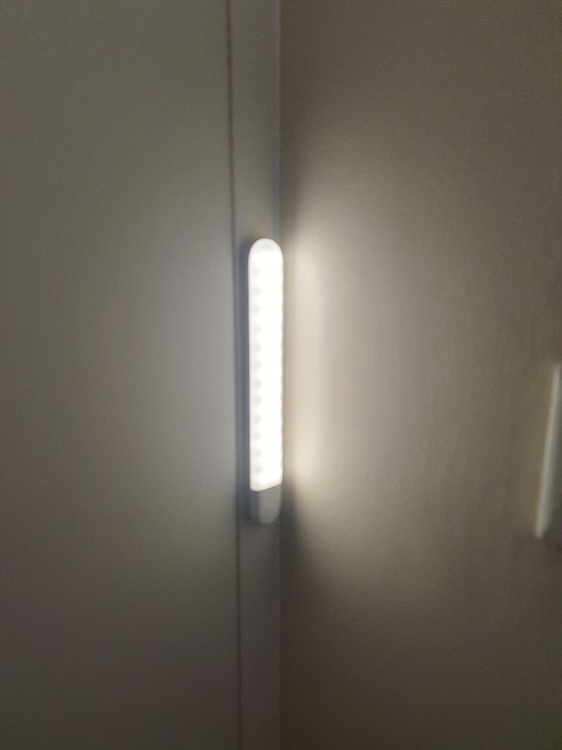 đèn khá sáng. cảm biến tốt