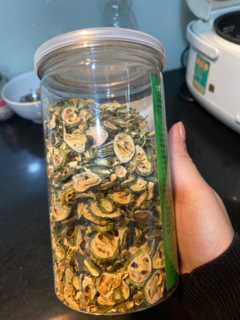 Thớm đắng đúng trái khổ qua rừng.