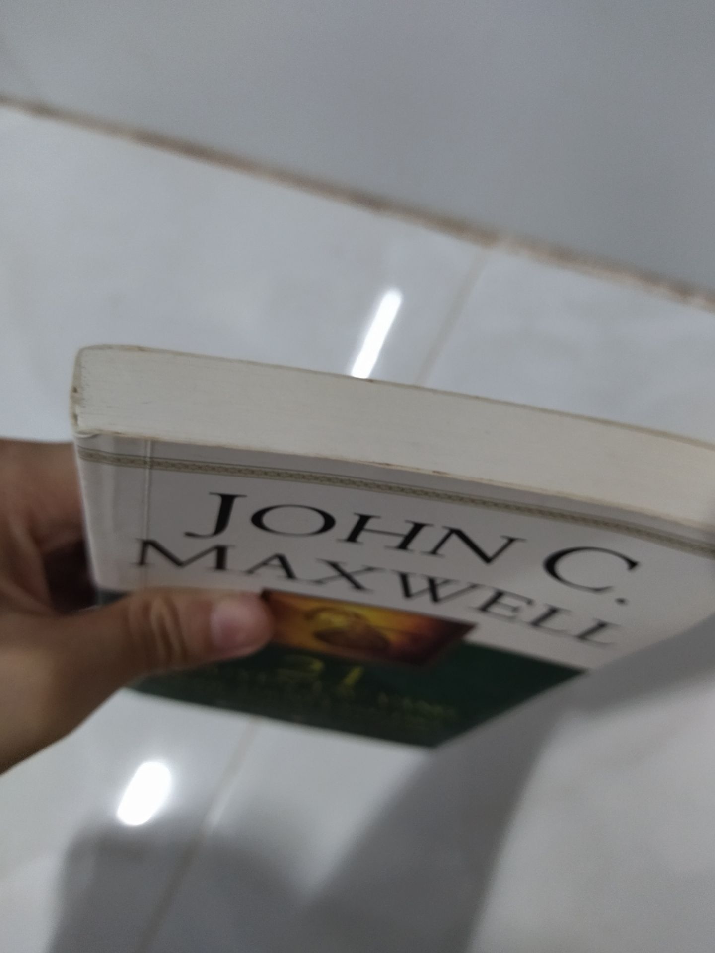 Sách không có vỏ bọc.  Tương đối cũ. Cũ hơn cả sách mình sử dụng cả năm.