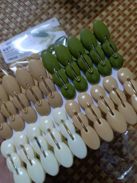 Mua giá 59k với ship 15k được 40 cái chưa được 2h đã nhận được hàng , tính ra 1 cái chưa đến 2k mà chất lượng rất tốt nha , mua về kẹp tất vớ khỏi bị bay mất