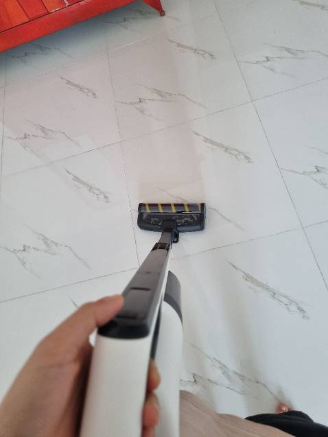 Máy hút bụi ổn, k hút được những rác to và theo cảm quan của mình thì tầm 30p hết pin 
Ồn ở mức chấp nhận đc
