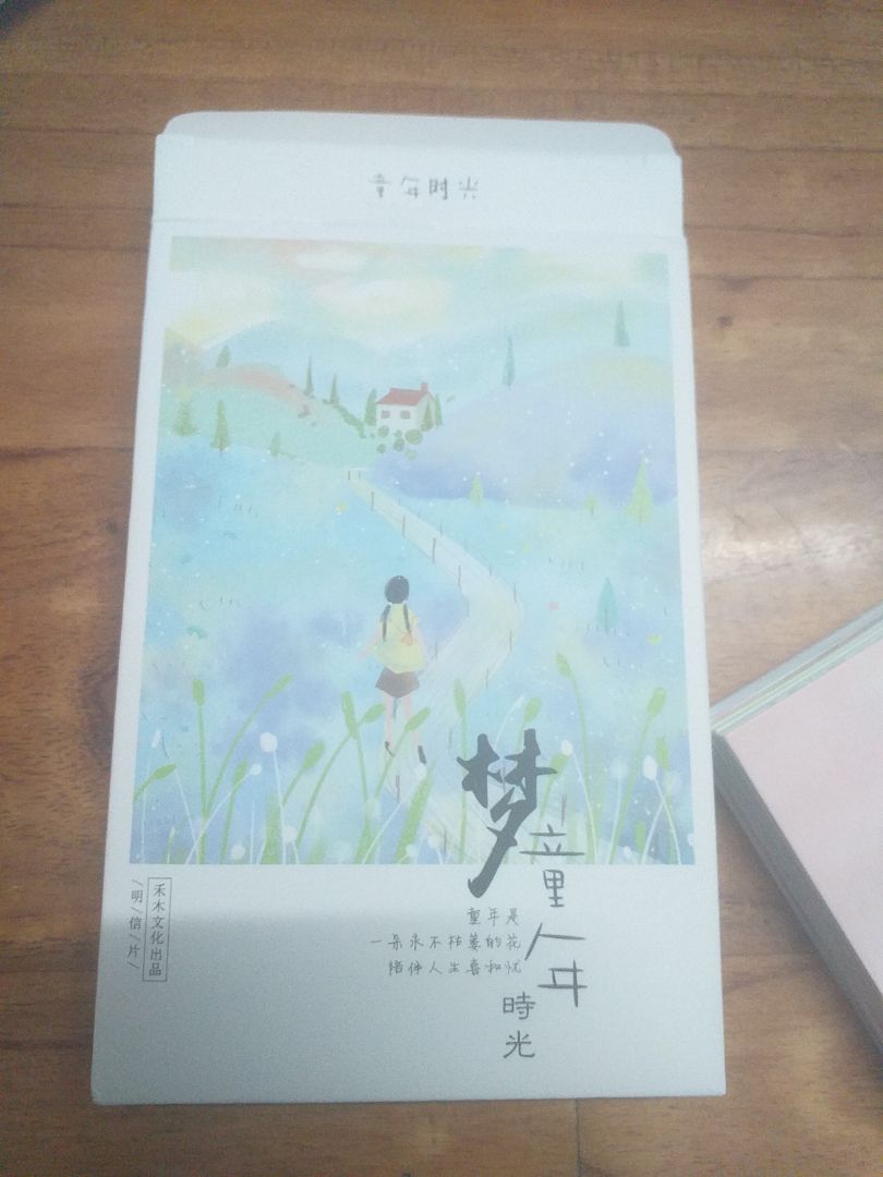 Màu nhạt và đẹp như trong ảnh. Không ý kiến. Mình thích lắm luôn. Mọi người có thể mua nếu muốn. Chỉ tiếc phí ship mắc thôi.