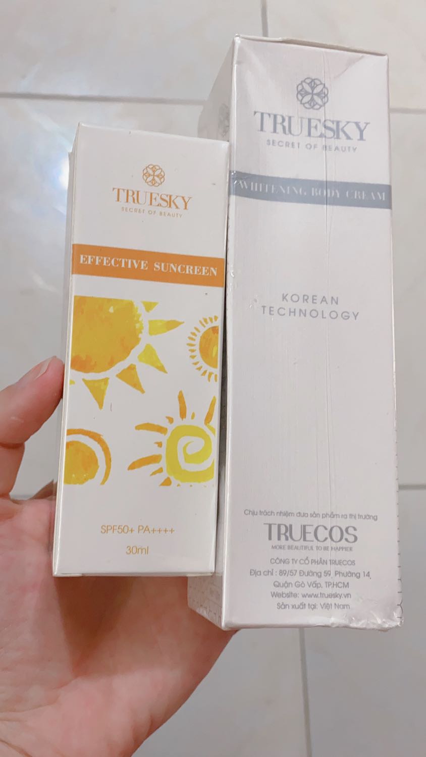 Dùng lần đầu thấy oke lắm ạ,bật tone ngay khi thoa,da mềm mịn khô thoáng suốt ngày
Sẽ mua dùng tiếp khi hết