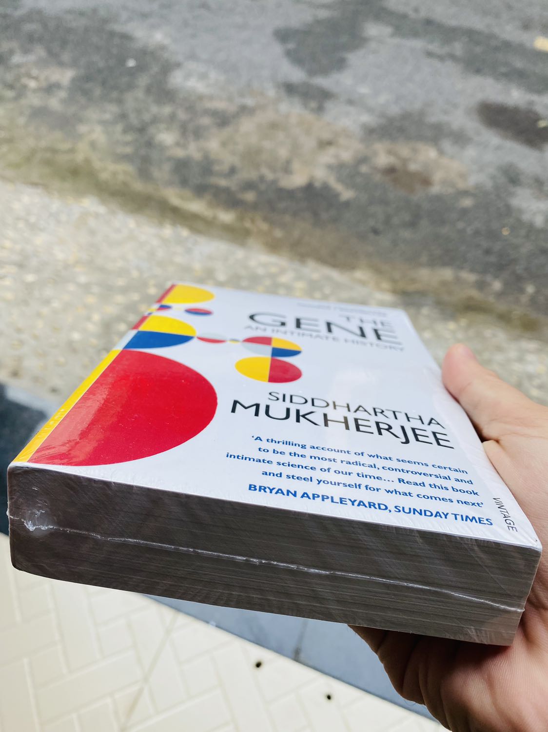 Sách mới, còn nguyên seal bên ngoài. Nội dung đã đọc tiếng Việt và Tiếng Anh bên máy kindle. Nhưng vẫn thích sưu tầm thêm. Chấm 5*