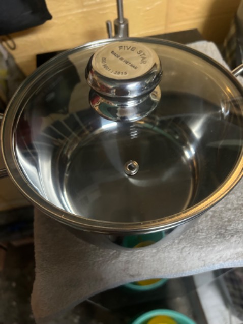 Mẫu mình đặt đâu phải mẫu nắp nút này. 
Sao shop bán hàng *** vậy shop.
Làm ăn uy tín chứ