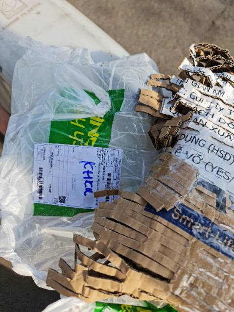 Đây là cách Tiki đóng gói sản phẩm đây hả? Cực kỳ thiếu chuyên nghiệp, cẩu thả, coi thường sản phẩm và người mua