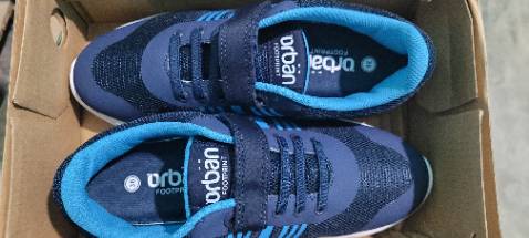 Giao hàng cực nhanh, bọc hàng cẩn thận, đúng mô tả như hình, đúng size, giày chắc chắn, êm chân, phù hợp giá thành. Sẽ tiếp tục ủng hộ shop lần mua tiếp theo