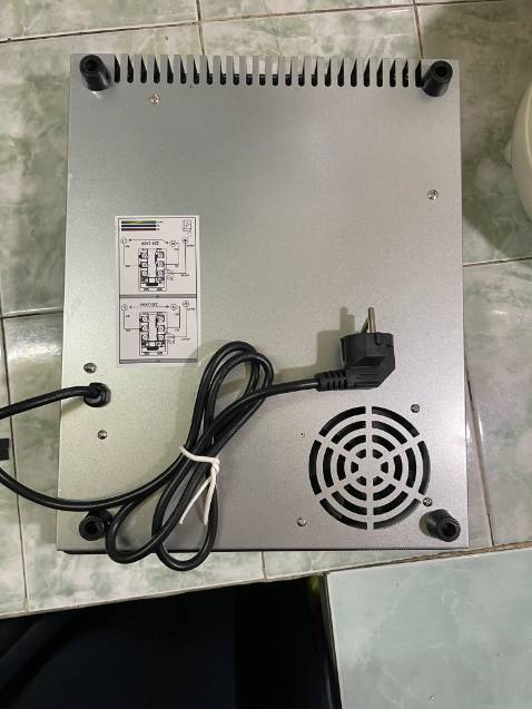 Khi nhận hàng thấy hàng được đóng gói cẩn thận nên yên tâm, về nhà mở ra dùng thử thì chân phích cắm điện bị lệch, đụng nhẹ bị rụng mất 1 chân nên chưa cắm điện dùng thử bếp được