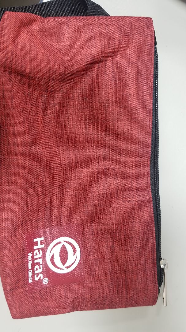 Ví có màu sắc trang nhã, nhỏ gọn, đựng vừa điện thoại. Sản phẩm được may 2 lớp, chất liệu vải đẹp. Ví có màu sắc trang nhã, nhỏ gọn, đựng vừa điện thoại. Sản phẩm được may 2 lớp, chất liệu vải đẹp.