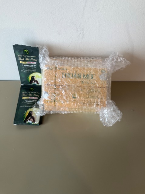 Kem Thuần mộc bôi ngứa dị ứng da rất nhạy, mình hay bị ngứa dị ứng dùng các loại khác bôi vài ngày mới khỏi, loại này bôi 1 lần khỏi ngay. Shop bán hàng chính hãng, mua 5 giảm nhiều.