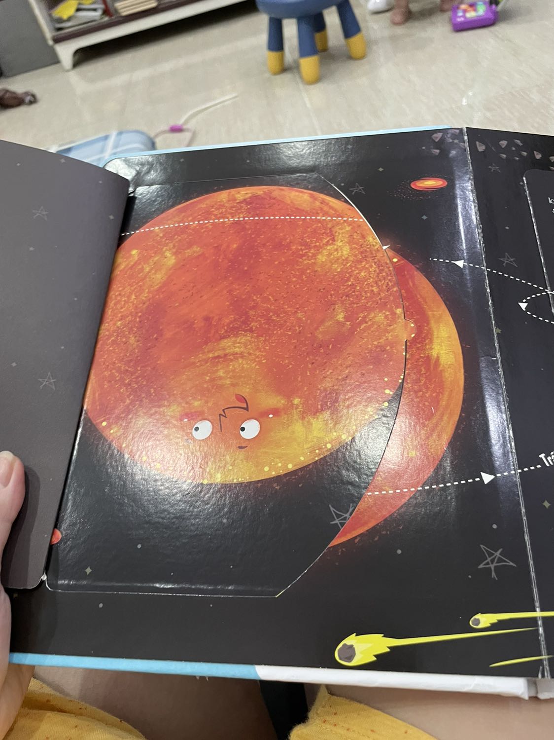 Nội dung sách thì hay nhưng chán cái ngay trang đầu đã có lỗi. Nhìn ông mặt trời chán đời ghể