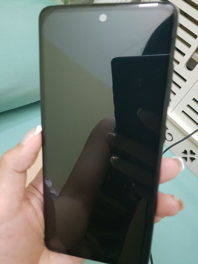 kính dán nhạy, khít đẹp, nhưng hơi thiếu viền chút xíu, về chất lượng thì để dùng thêm 1 thời gian nữa rồi quay lại feedback tiếp. giao nhanh, đóng gói kỹ, shipper nhiệt tình vui vẻ, thanks all