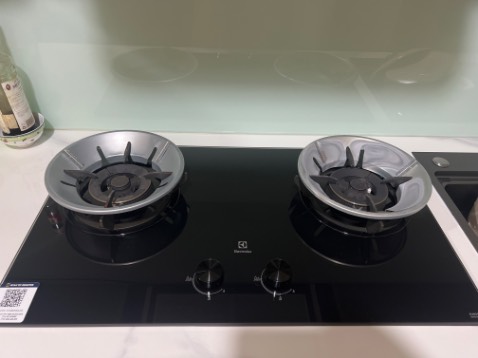 Hơi mỏng nhưng vừa với các loại bếp….. cản gió tốt…. Khá ổn