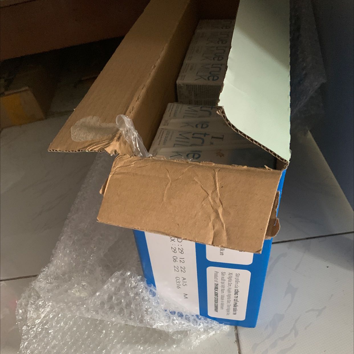 Hàng chính hãng yên tâm, m có thẻ giảm giá 15% nên mua lợi hơn so với bên ngoài nhiều