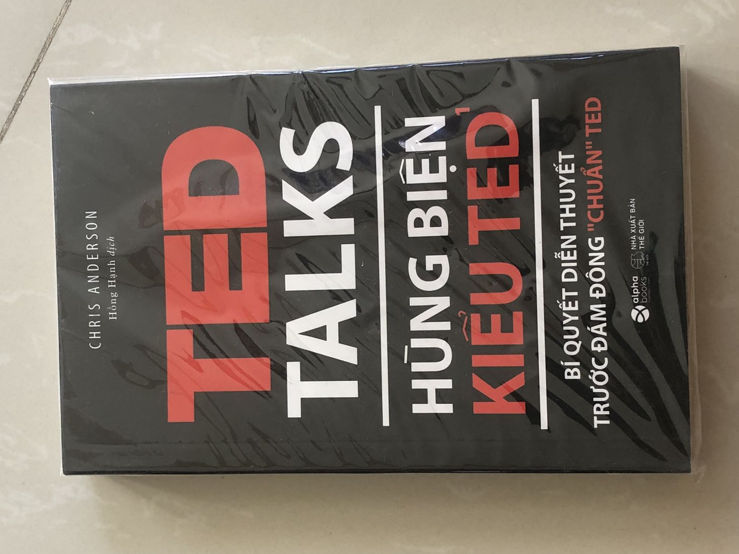 Sách gói rất kĩ luôn, giao hàng đúng hẹn, sách bìa đẹp không bị lỗi gì