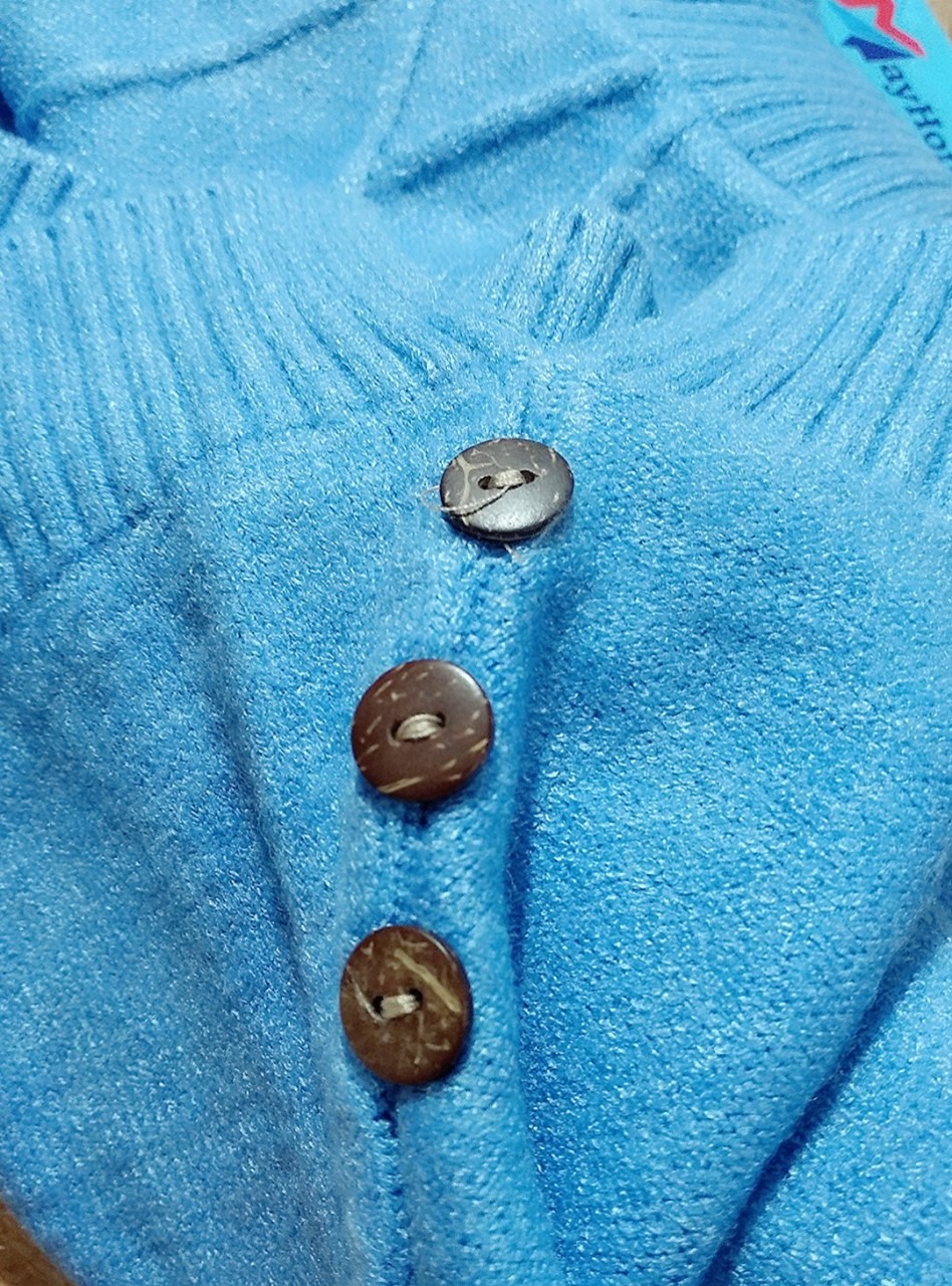 Rất hài lòng với mẫu sản phẩm này Áo Len Nữ Cổ Chui, chất liệu rất đẹp, màu sắc OK. Được kiểm hàng trước khi thanh toán nữa ? rất thích luôn ạ ?