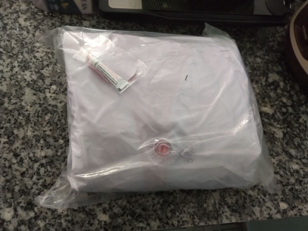 hàng đặt màu xám , gửi màu khác. đã vậy còn không có bơm điện như quảng cáo.
hàng thì mới xem qua đã thấy bị lủng 1 lỗ.
shop *** đảo không nên mua.
quá tệ