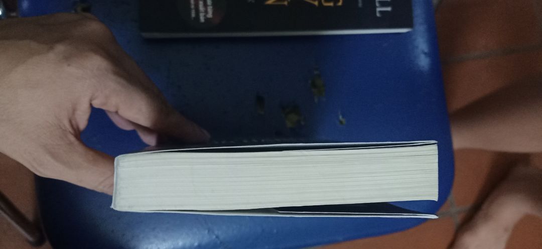 Tôi là khách hàng thường xuyên của Tiki, vài lâng mua sách bị cũ, nát, rách, đọc rồi. Tiki cần check hàng cẩn thận, đặc biệt KH lớn, thường xuyên. Hnay về nhà (người nhà nhận sách, hàng giúp)  thì cả 2 cuốn đều cũ, đã đọc, nhìn gáy sách biết luôn. Yêu cầu Tiki xem lại nguồn hàng, qua nhà tôi nhận lại sách.