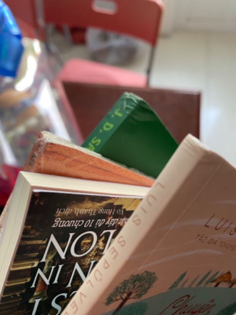 Tạm ổn Sách bị gãy. Gáy sách rách