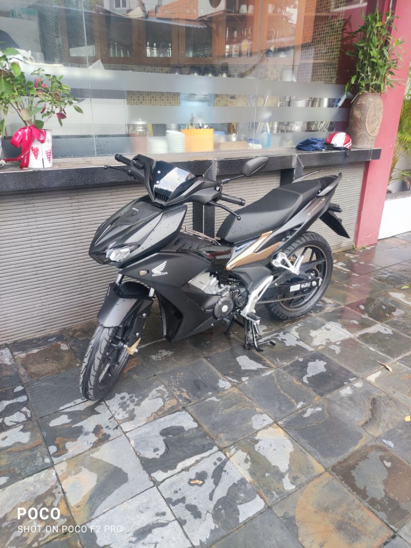 đặt hàng lúc 11h kém ngày 1/8/2021 ,nhận hàng sau 2 tiếng ,  giao hàng siêu tốc trong thời gian giãn cách , không con j để chê , với giá tiền này đòi cao thì sao được, sản phẩm ok, chỉ là ko biết có chơi nổi LOL trên laptop, shop hơi im lặng tí , làm mk ko dám thanh toán trc , lần sau mua lại cái cao hơn