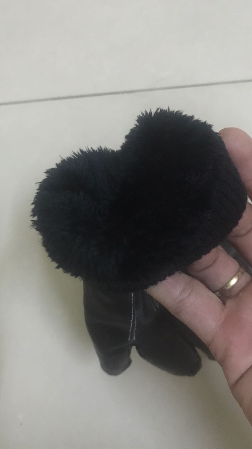 Sản phẩm chất lượng ngoài lớp da trong lót lông, cảm ứng đt tốt.