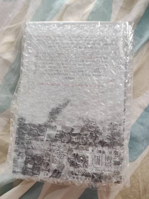 Gói hàng rất tốt. Đảm bảo quyển sách đẹp, không quăn góc. Màu sắc in ấn rõ ràng