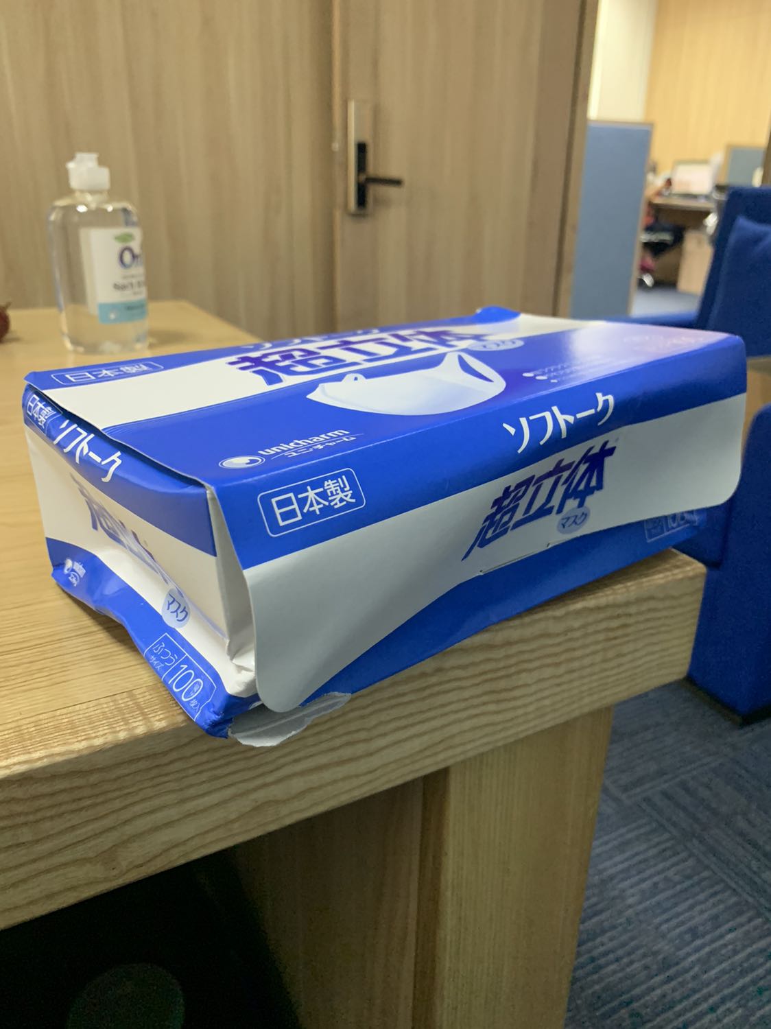 Giao hơi chậm, shop đóng gói mạnh tay quá hộp móp hết trơn