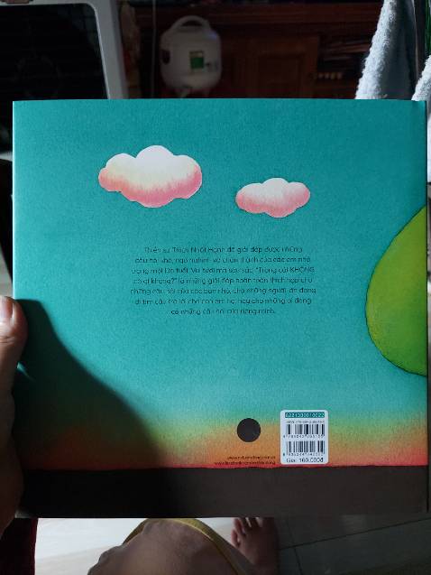 Sách cực kì hay luôn lời viết thắm đậm từng chữ, sách đọc thấu nhiều điều lắm hình ảnh đẹp mắt nhiều màu sắc, có thể ban đầu đọc sẽ khó hiểu vì là sách Thầy viết nên đọc lâu nhiều lần thì mới hiểu đc nhưng hay cực