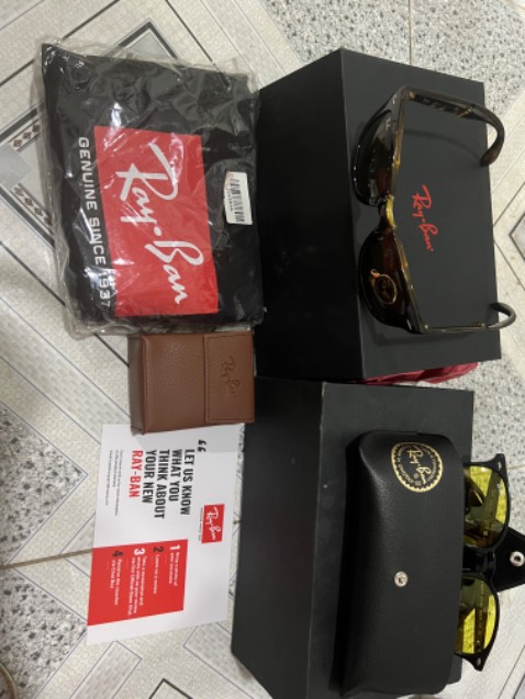 Đây là lần thứ 2 mình mua kính RayBan ở shop này, giá cả hợp lý mình canh sale lớn nên đc giảm mạnh, kính đúng hàng chính hãng. Giao hàng rất nhanh.
Mong rằng shop sẽ có nhiều chương trình giảm giá sâu để đến tay nhiều người dùng hơn nữa, chúc shop thành công và sớm có chi nhánh tại SG 🤗
Lần này mình mua kính gập này vừa khuôn mặt mình lắm, đeo lên rất là đẹp mình rất thích.. cảm ơn shop rất nhiều 🥰, có dịp mình sẽ ủng hộ shop nữa nếu có đợt sale lớn tiếp hehee
