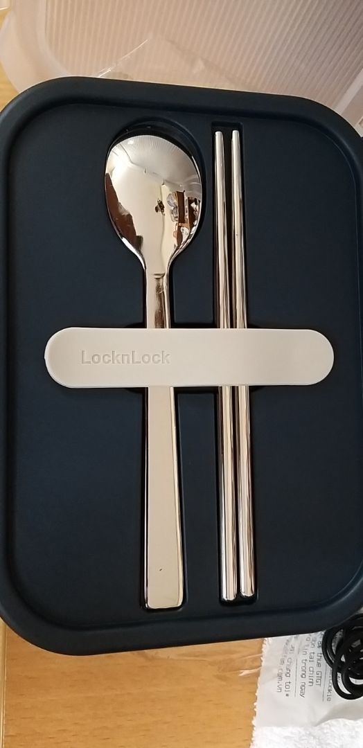 Thấy ảnh thì nhỏ, nghĩ chắc vừa rồi. Ai dè kích thước to hihi. Cũng ok đó. Để sử dụng rồi gửi đánh giá sau.
Anh shipper dễ thương, gọi ko thấy ai, ngồi đợi sau đó mới gọi điện. OK la la
Thanks Tiki và shop