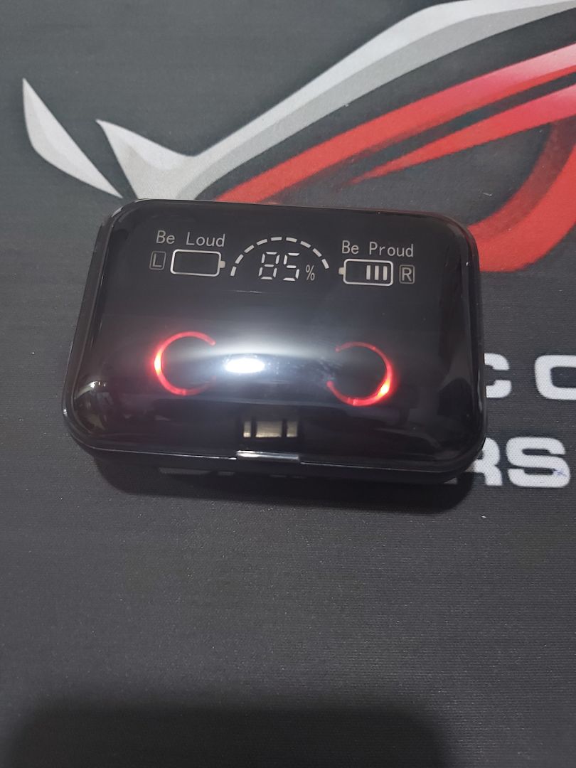 Cảm nhận đầu tiên khi nhận hàng là cách đóng gói tai nghe rất cẩn thận, tai nghe giống mô tả cực kì đẹp thiết kế vô cùng cao cấp, chất lượng âm thanh vô cùng sống động, bass mạnh mẽ nghe rất đã tai , kết hợp với đèn pin rất hữu ích, soi khá sáng vào ban đêm,tai nghe F9 còn đi kèm với phụ kiện cáp sạc với nút tai nghe thay thế tiện dụng, rất ưng ý và hài lòng với sản phẩm bên shop,đáng giá 5* về chất lượng
Sẽ giới thiệu cho người thân và bạn bè về sản phẩm bên shop???