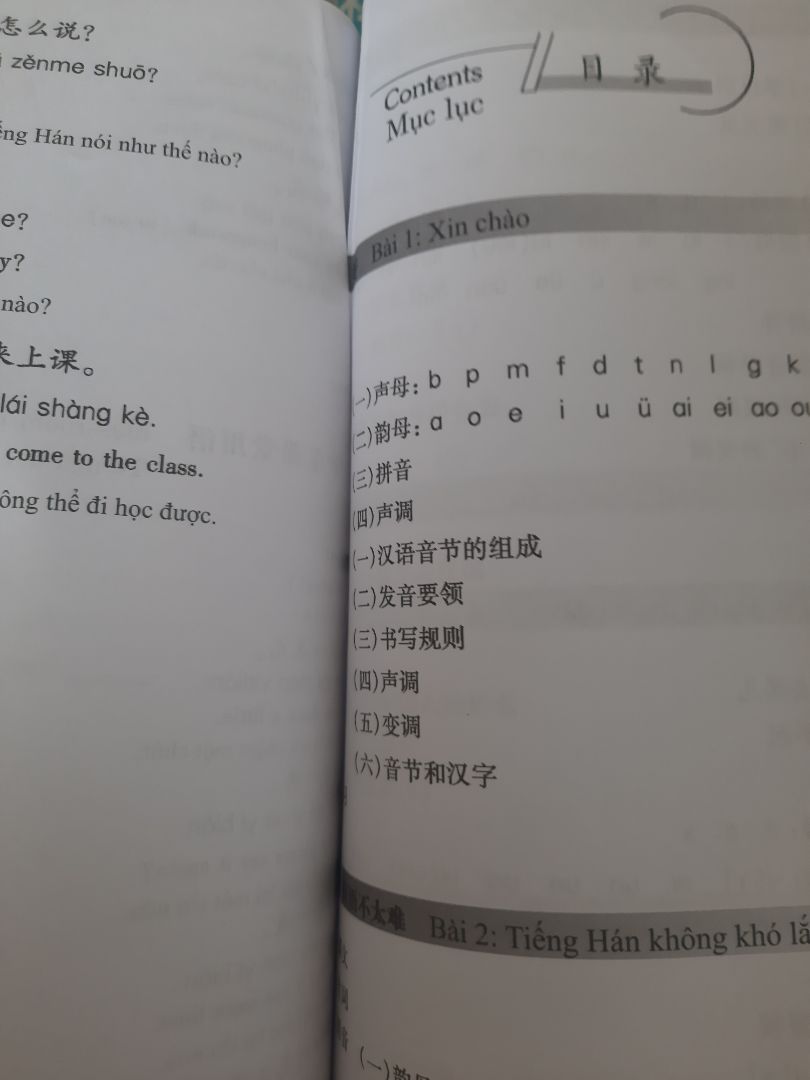 Giao hàng nhanh, chất lượng giấy tốt, tuy nhiên quyển 1 lại có vài trang bị dính lại với nhau và có vài trang bị gấp lại. Quà tặng kèm thì nhìn giống sách cũ, góc sách bị gấp lại. Bù lại nội dung của cả bộ sách đều rõ ràng, sạch đẹp, đóng gói kĩ