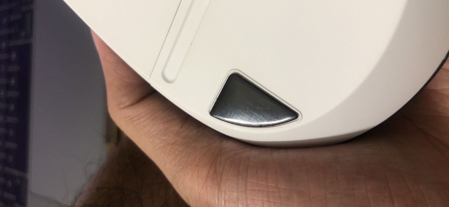 Có dấu hiệu của sử dụng rồi. Đồng ý tháo seal để dán tem bảo hành. Nhưng đã qua sử dụng. Mặc dù kết nối ổn định. Nhưng thất vọng về việc k phải hàng mới. Từ nay sẽ ko mua chuột ở đây nữa. Lần đầu tiên mua hàng dính hàng cũ. :). Muốn đánh giá từ ngày nhận chuột. Nhưng vô chưa xác nhận giao hàng. :(