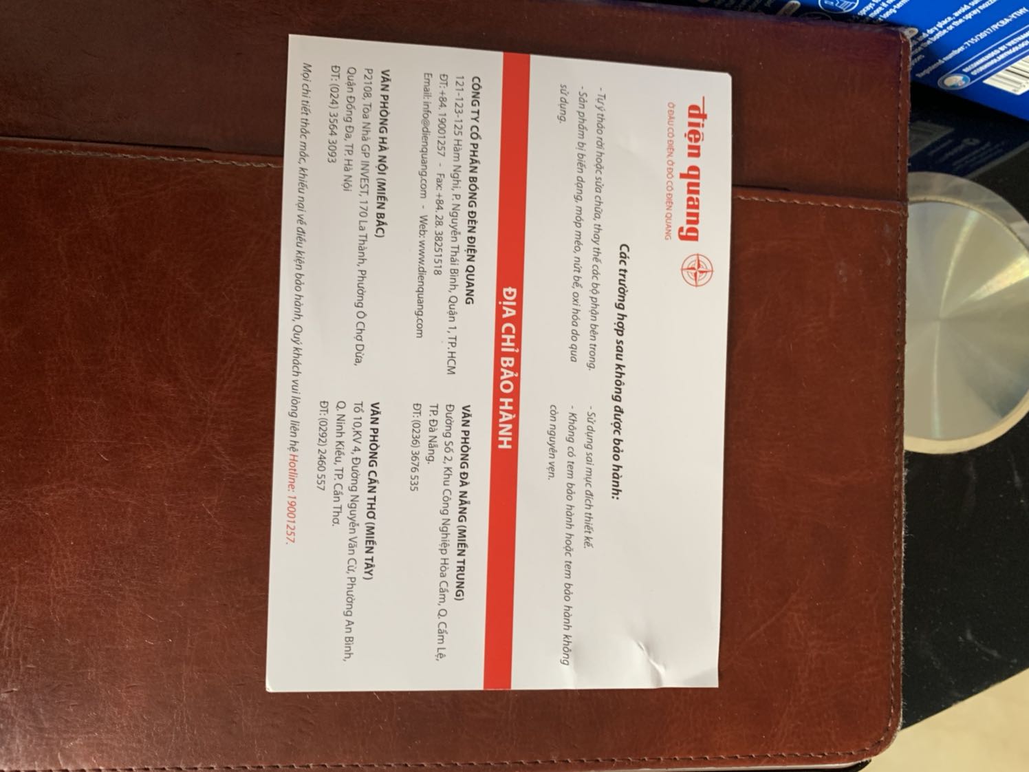 Không bắt được con muỗi nào hết, muỗi vẫn còn, phiếu bảo hành không điền thông tin gì hết, trong khi quy định được bảo hành là phải điền đầy đủ thông tin