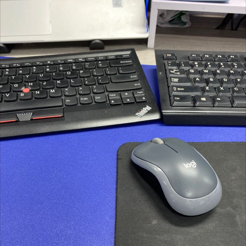 Đẹp và rộng. Nhưng chất liệu này làm trải bàn thì được, chứ để lót chuột thì cực kì tệ, khó di chuyển.
Mình vẫn phải dùng cả lót cũ đè lên :(